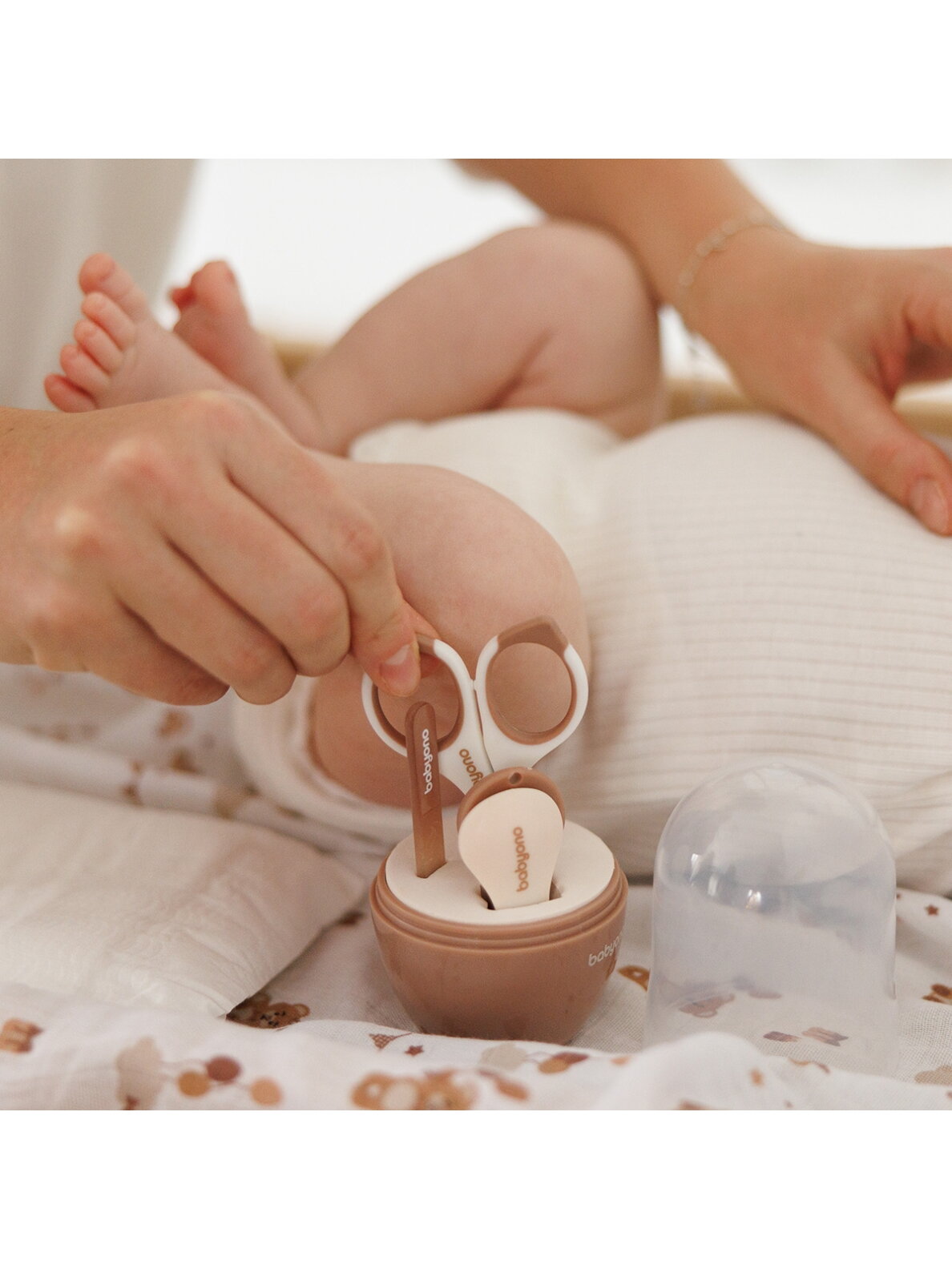 Babyono manikīra komplekts, krēmkrāsas 398/04 5 Babyono manikīra komplekts, krēmkrāsas 398/04 5