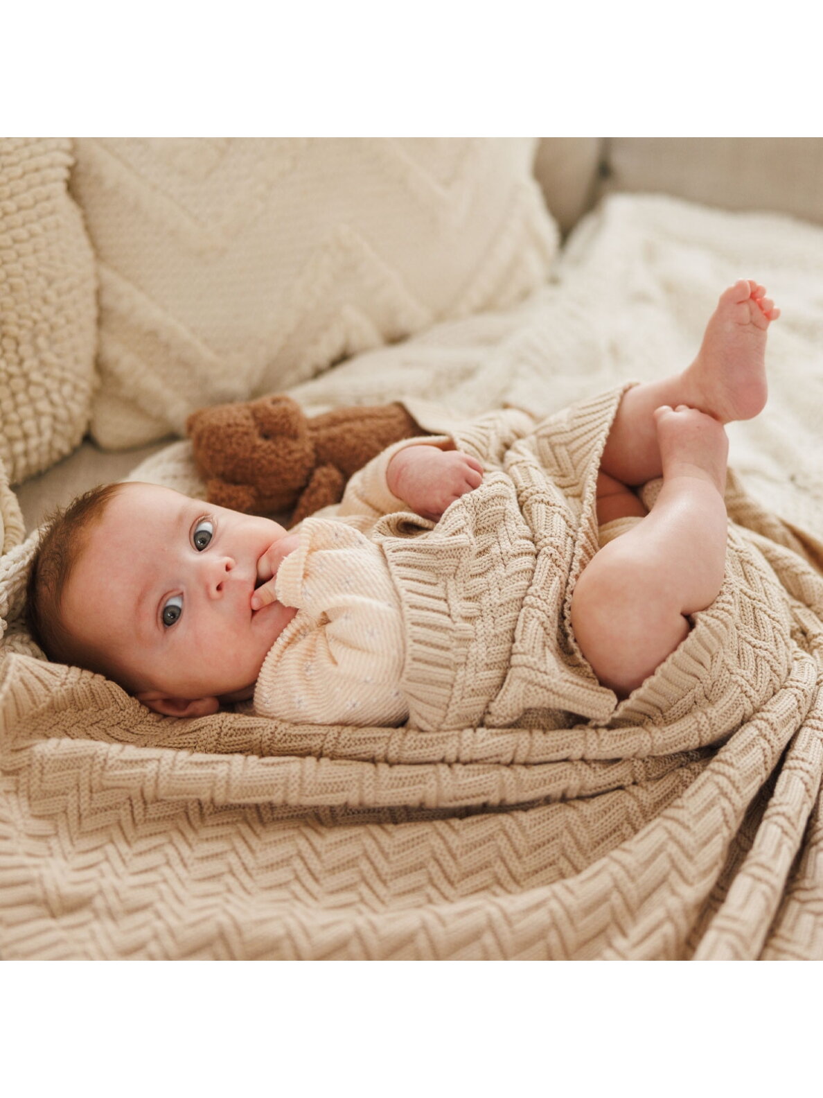 Babyono adīta kokvilnas sedziņa, krēmkrāsas 1647/03 2 Babyono adīta kokvilnas sedziņa, krēmkrāsas 1647/03 2