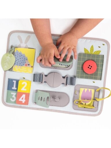 Taf Toys aktivitātes paklājs Buckles Board Taf Toys aktivitātes paklājs Buckles Board