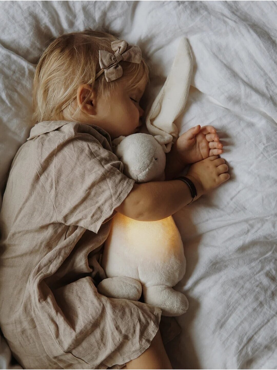 MOONIE 2.0 - CLOUD THE HUMMING BUNNY WITH LAMP 6