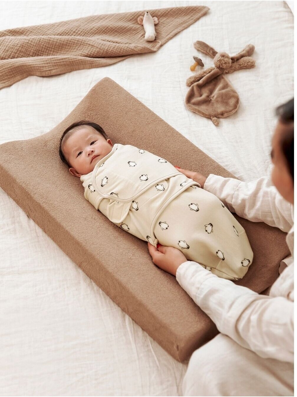 Baby Swaddle, 0-3 months by Meyco Baby, TOG 1,0 Penguin/soft sand 1 Baby Swaddle, 0-3 months by Meyco Baby, TOG 1,0 Penguin/soft sand 1